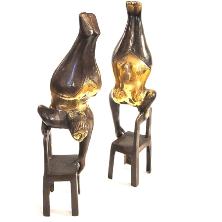Figur Dicke Frau beim Stuhl-Handstand Messing-Antik