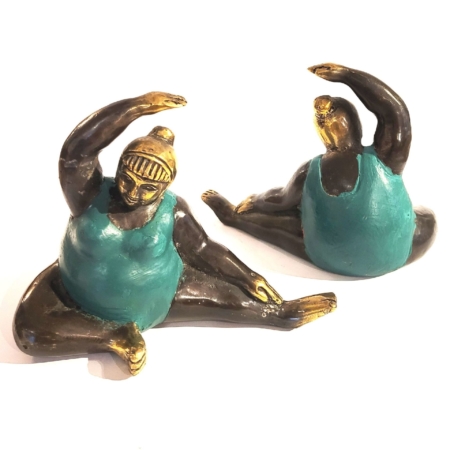 Figur dicke Frau beim Yoga Messing-Antik-grün