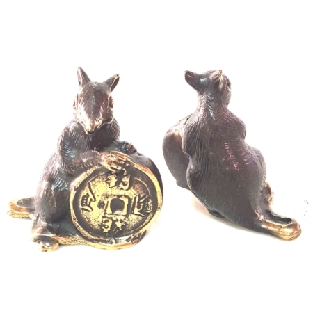 Figur Ratte mit chinesischer Glücksmünze