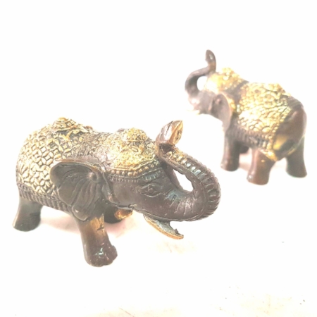 Figur stehender Elefant