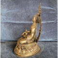 Messingfigur Shakyamuni Buddha mit Aura auf Lotusblüte